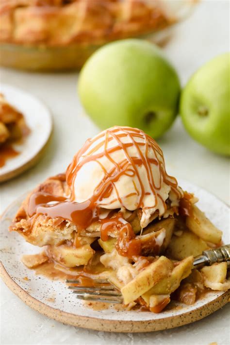 The Best Caramel Apple Pie Recipe Therecipecritic