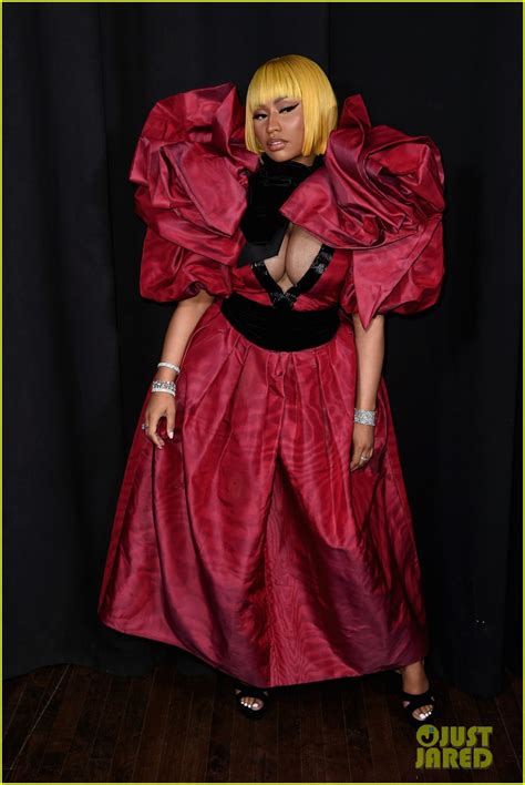 Photo Nicki Minaj Is A Red Queen At Marc Jacobs Nyfw Show 14 Photo