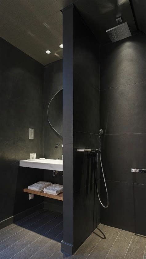 La beauté de la salle de bain noire en 44 images!