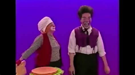 Chuck E Cheese Clowns Making A Sandwich With Music And Cartoon Sound