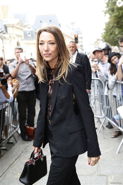 Laura Smet Arrive Au Défilé De Mode Jean Paul Gaultier à Paris Le 8
