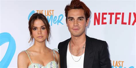 Kj Apa And Maia Mitchell Are Both Convinced Phoebe And Griffin End Up