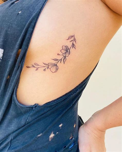 20 side boob tattoo ideas that are equal parts chic and discreet