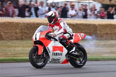 Wayne Rainey Rueda Con Su Yamaha 500 En Goodwood Moto1pro