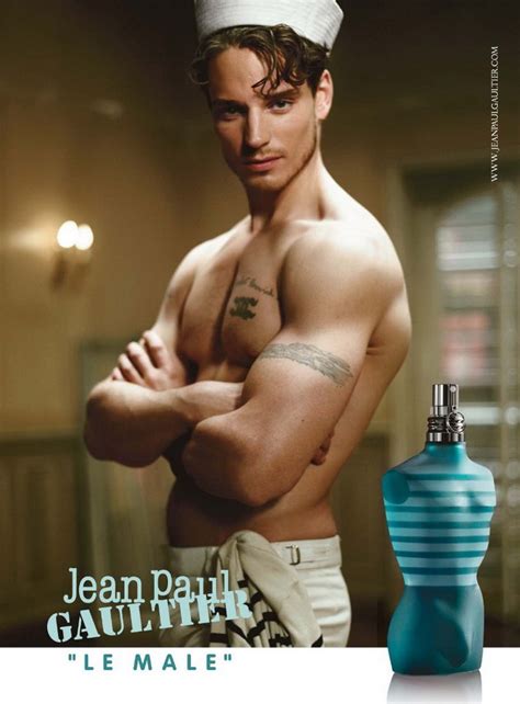 A splash of icy peppermint invigorating by the salty freshness of an oceanic accord and contrasted with vanilla and ambergris notes. 3. jean paul gaultier-le male - Viste la Calle