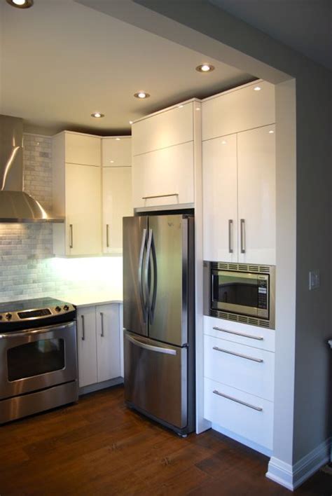Whether you are in need of custom cabinet doors for a new kitchen installation replacement cabinet doors for a refacing job. High Gloss Kitchen Cabinet Doors