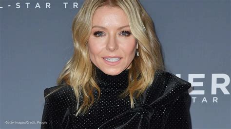 Kelly Ripa Shares Her Secret To Covering Up Gray Hair During Quarantine