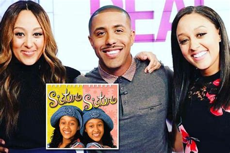 sister sister stars tia and tamera mowry reunite with cast 18 years after show ended the