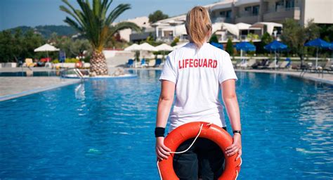 5 horrifying things only lifeguards know about public pools