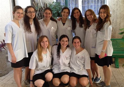 Us Jewish Teens Brave Rockets To Lend A Hand At Israeli Rehab Hospital
