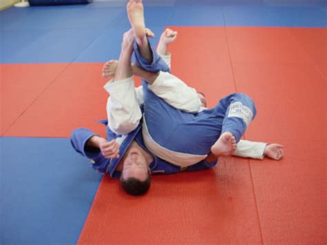 How To Ninja Roll In Brazilian Jiu Jitsu Howtheyplay