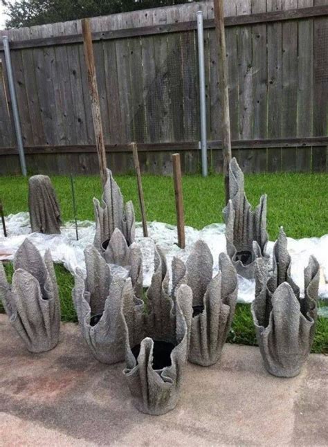 DIY Concrete Planter From An Old Towel Or A Fleece Blanket | Bahçe | Pinterest | Diy concrete ...
