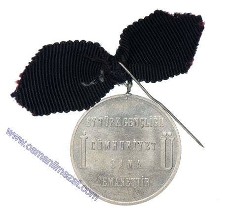 İSTANBUL ÜNİVERSİTESİ 10 KASIM 1938 MATEM MADALYONU Madalyonun ön