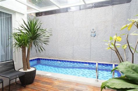 Proses pembuatan kolam minimalis di belakang rumah. 8 Inspirasi Kolam Renang Modern untuk Rumah Anda