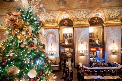 Plan Your Chicago Holiday Getaway At These Festive Hilton Hotels