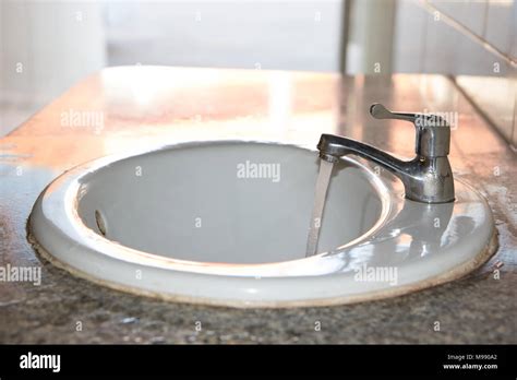 Dirty Old Tap Sink Basin Hi Res Stock Photography And Images Alamy