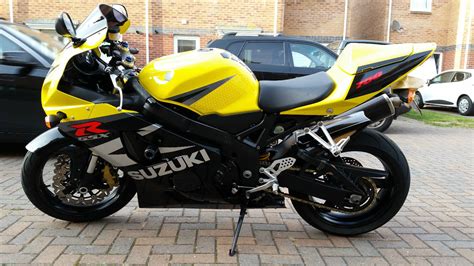 Although i'm running it in, it is really i have owned a suzuki gsxr600 1999 x model for the last 3 years, so to move up to the k2 750 was my main ambition. 2004 SUZUKI GSXR 750 K4 YELLOW ??3100 ono