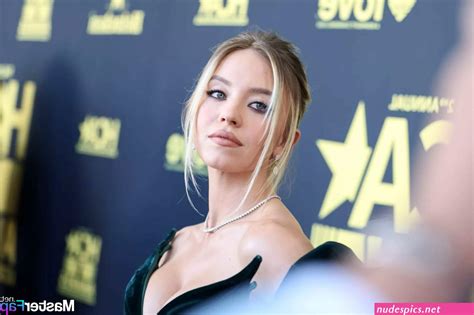 Euphorias Sydney Sweeney Shows Off Fit Figure In Thong Bikini As Mystery Man Grabs Her Butt On