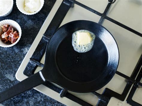 Apr 07, 2021 · roll the omelette over itself by 1 inch (2.5 cm) intervals. Making an omelette - Shared Kitchen
