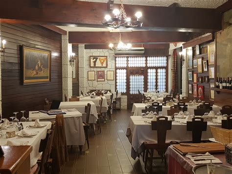 Estamos encantados de que se disfrute de la gastronomía de aranda de duero. Asador Casa Florencio - Lechazo Asado de Aranda de Duero