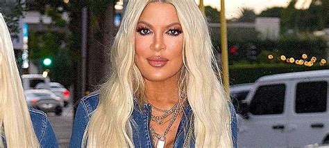 Tori Spelling Looks Identical To Khloe Kardashian In New Photos While