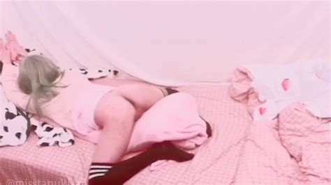 Amateur Caught Humping Pillow Kawaii Schoolgirl Asian Rubbing Pink Wet