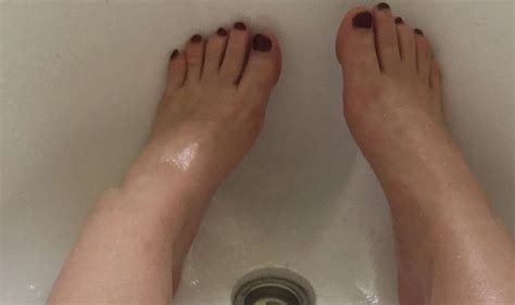 Girl Shares Image Of Herself Stuck In The Bath You Wont Believe How