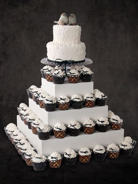 <p>the wedding is the most memorable day for the bride and groom that marks the beginning of their new life. wedding cake 100 people - Yahoo Image Search Results ...