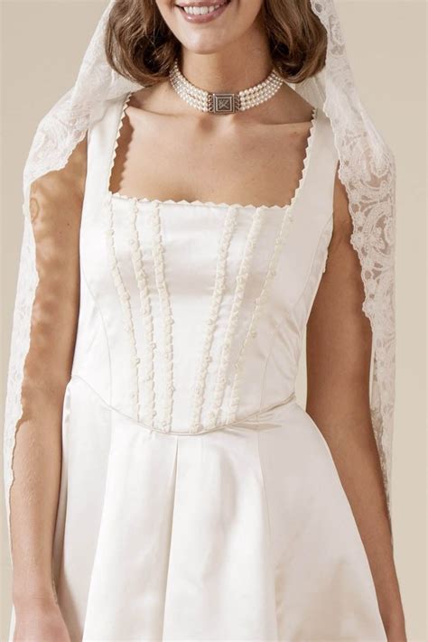 Jeder einzelne von unserer redaktion begrüßt sie als kunde zum millimeter großen produktvergleich. Gössl Online-Shop - Hochzeitsdirndl aus Seide - Hochzeit ...