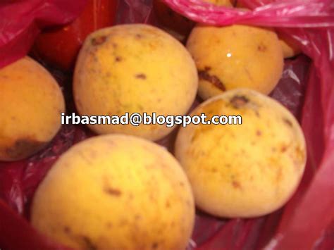 Foto van wild coriander, melaka: irbasmad: Rojak buah stor