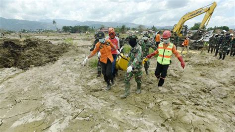 Gempa bumi hari ini 5.0 sr guncang gunung kidul yogya 20 januari 2021. Pencarian Korban Gempa Palu Dihentikan Hari Ini - Foto ...