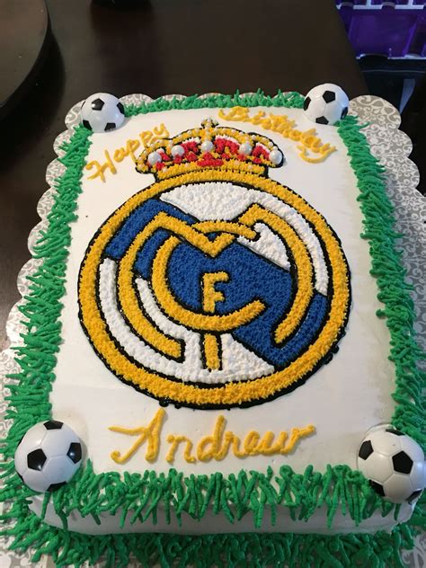 No te pierdas este tutorial del blog hogar y ocio para crear una bonita tarta de chuches que puedes regalar en cualquier ocasió Real Madrid Cake | Real madrid cake, Real madrid, Soccer ...