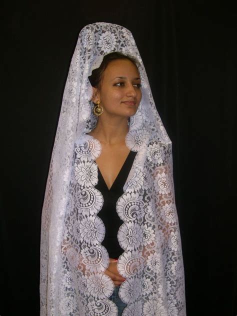 Pin By Sarah L Vargas On Costumes Past Shows Crochet Wedding Veil
