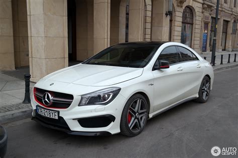 The new compact sports cars absolve the sprint from zero to 100 km/h in record time: Mercedes-Benz CLA 45 AMG C117 - 25 novembre 2015 - Autogespot