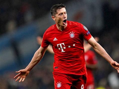 Robert lewandowski is neither underrated nor overrated! Robert Lewandowski scores late winner for Bayern Munich ...