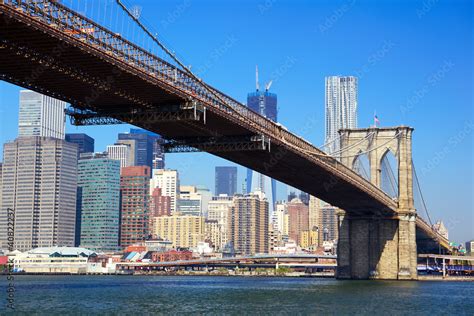 Brooklyn Bridge With Lower Manhattan Skyline In New York City Wall