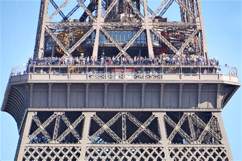 Filela Foule Sur La Tour Eiffel Wikimedia Commons
