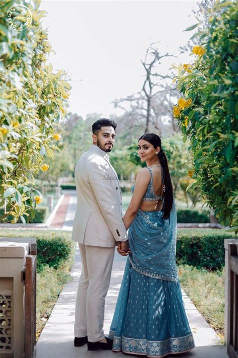 8 Beautiful Pre Wedding Outfits For An Elegant Impression Indian Wedding Photography Couples