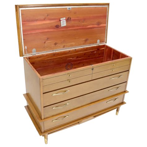 Lane Furniture Acclaim Cedar Lined Walnut Chest With Leather Seat