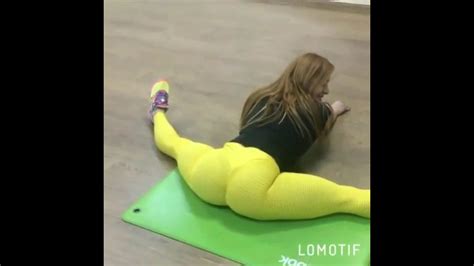 Big Ass Model Twerking Nude And Yoga Stretching