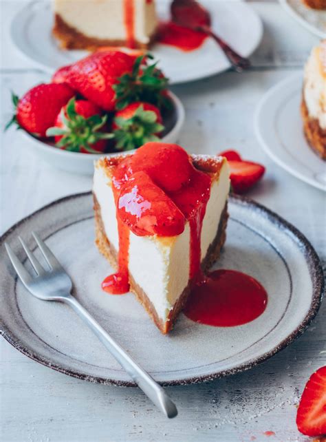 new york cheesecake with strawberries klara`s life 2022