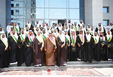 تشرف الإدارة العامة لتقنية المعلومات على إدخال وتوطين التقنية في مجالي الإتصالات والحاسب الآلي، وتوفير احتياجات الشركة من اجهزة و معدات خاصة بالحاسب والاتصالات و الربط الشبكى و توفير قطع الغيار وهي تتكون من الإدارات الاتية: محافظ جدة يدفع بـ190 خريجاً من «معهد الإدارة» - أخبار ...