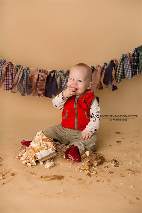 See full list on nataliebuckphotography.com Baby Bear Smash Cake Session - Footsteps Photography ...