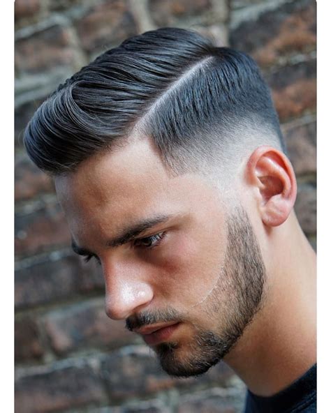 Uno de los cortes de pelo de hombre que mas se usan en españa. 21 Side Part Haircuts: 2020 Styles That Are Cool + Modern | Coupe cheveux homme, Coupe de ...
