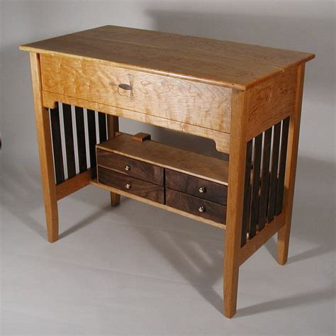 It's important to mention right out of the gate that it's highly unlikely that tying clamps are sturdy and limit wobble while tying. Custom Made Fly Tying Desk by Shinn Custom Woodworks ...