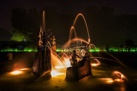 Fontaine Dans Des Jardins De Herrenhausen, Hanovre, Basse-saxe