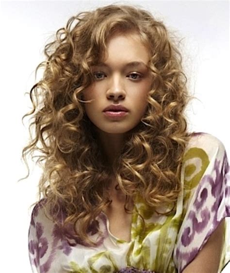Classy Natural Curly Hairstyles Circletrest