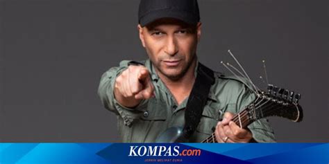 Dia terkenal sebagai anggota grup musik rage against the machine dan audioslave. Tom Morello RATM Rilis Singel Stand Up dengan Kompilasi ...