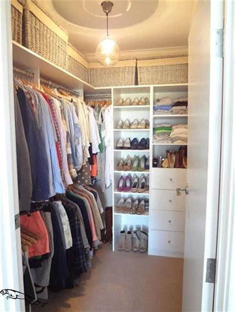 32 Fabulous Small Walk In Bedroom Closet Organization