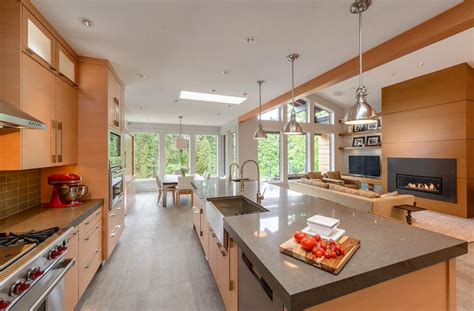 An open kitchen floor plan may extend into a home's dining room, living room, family room, or other living space, creating one great room. Open floor plan kitchen - Home Decorating Trends - Homedit